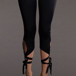 Onzie Capri Leggings